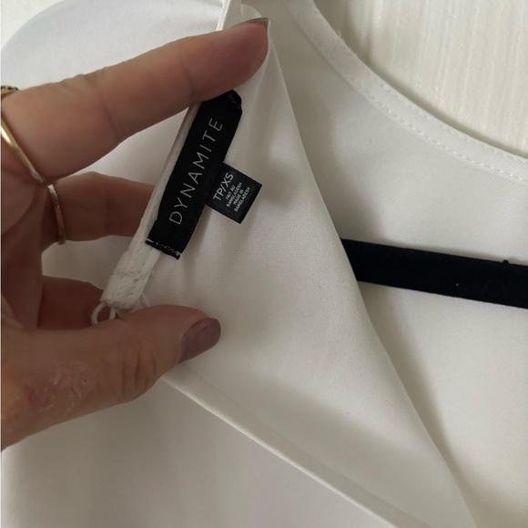 Dynamite Classic White Blouse - Picture 3 of 4